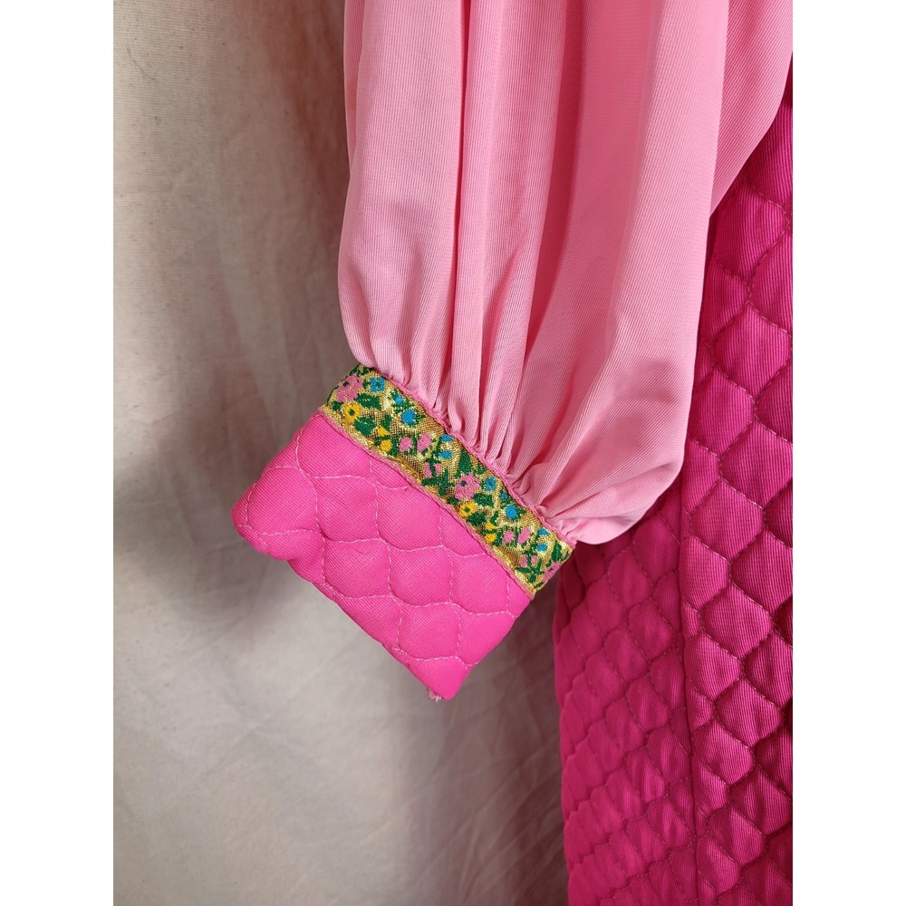 Vintage 60's Quilted Robe Gold Floral Trim Flowy Sleeve Hot Pink Maxi Mod M - Picture 7 of 16